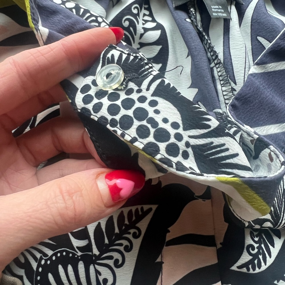 TOPSHOP Patterned Pleated Shorts - Picture 4 of 5